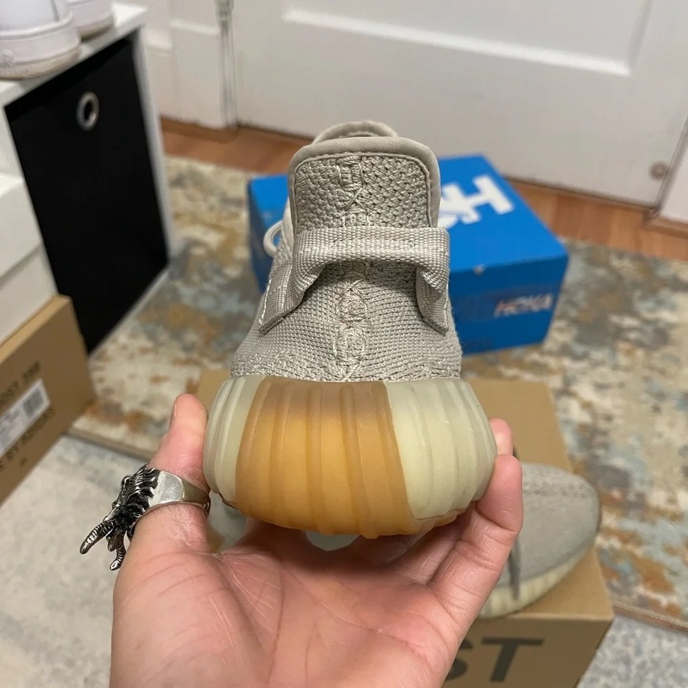 EUC Men’s Size 8.5 (Euro Sz 42) Yeezy Boost 350 V2 Sneakers In Sesame Color - Picture 16 of 17